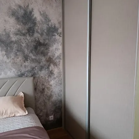 Tom Lux, Stan Na Dan, Lukavica, Istocno Sarajevo * Donje Mladice