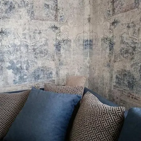 Tom Lux, Stan Na Dan, Lukavica, Istocno Sarajevo